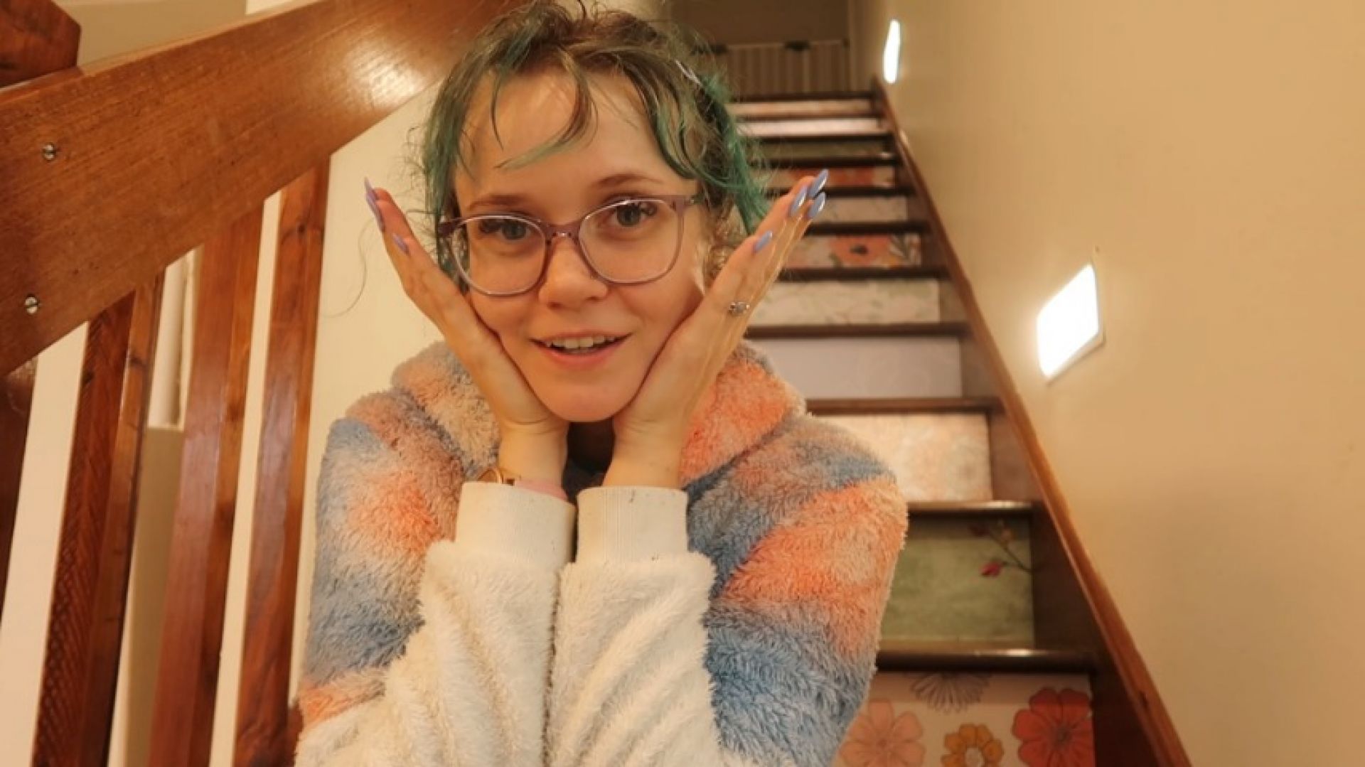 Wallpapering my Stairs DIY