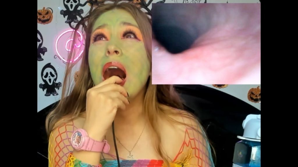 ENDOSCOPE video! I am a Sexy and voluptuous snake swallowing