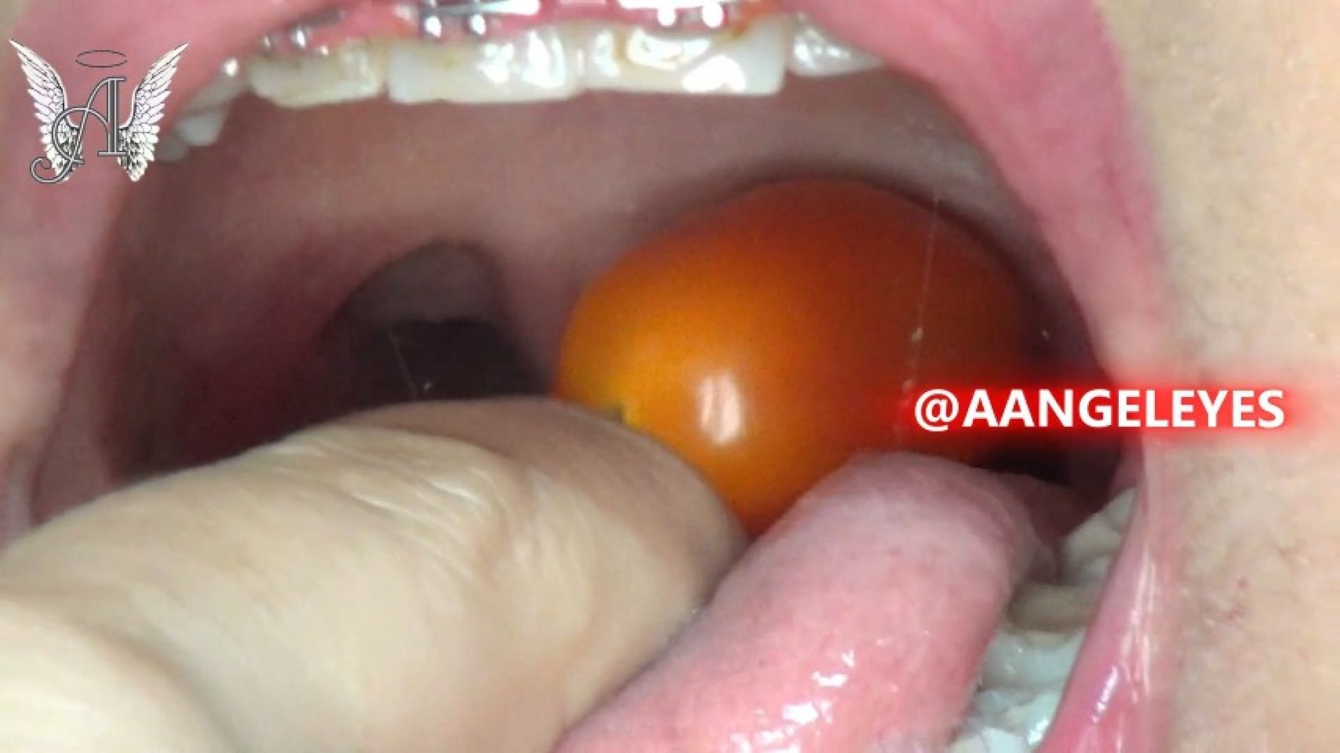 I swallow and play with super tomatoes