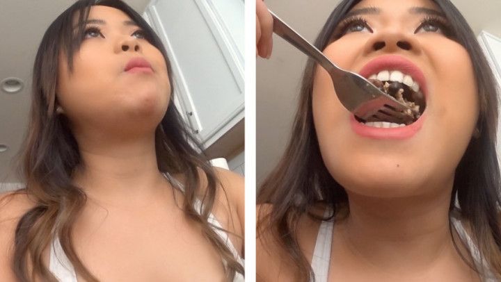 UNAWARE VORE - GIANTESS LUNCH POV