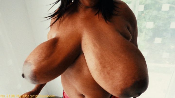 Big Tits Bouncing in a tight Shirt