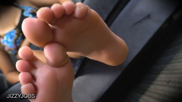 WORSHIP SHREYA'S FEET