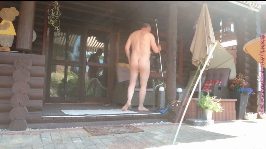 Naturism in the front yard 1