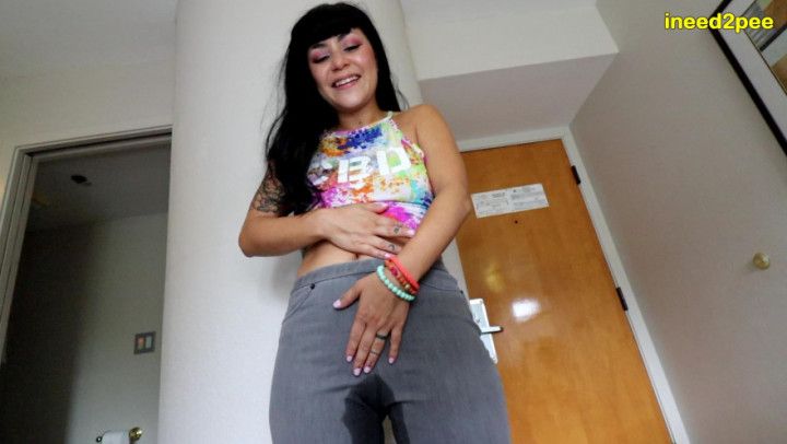 Sushii candid tight jeggings pissing omorashi