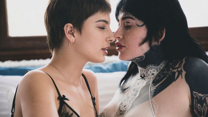 Intimate moments with Honeyxmilk