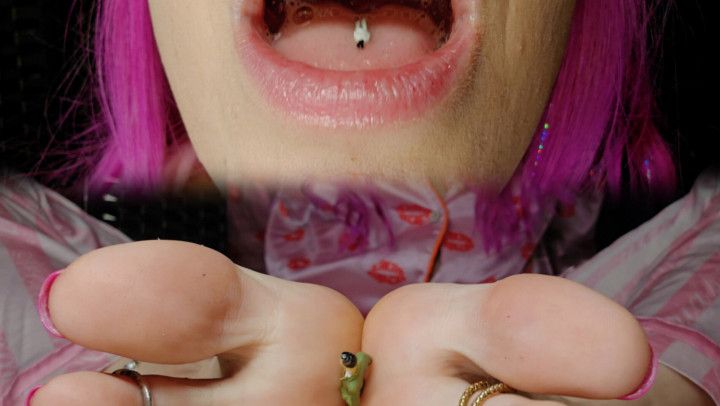 Giantess Vicky wants to have fun with you