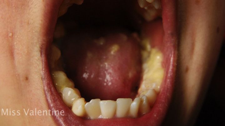 Close-up banana chewing