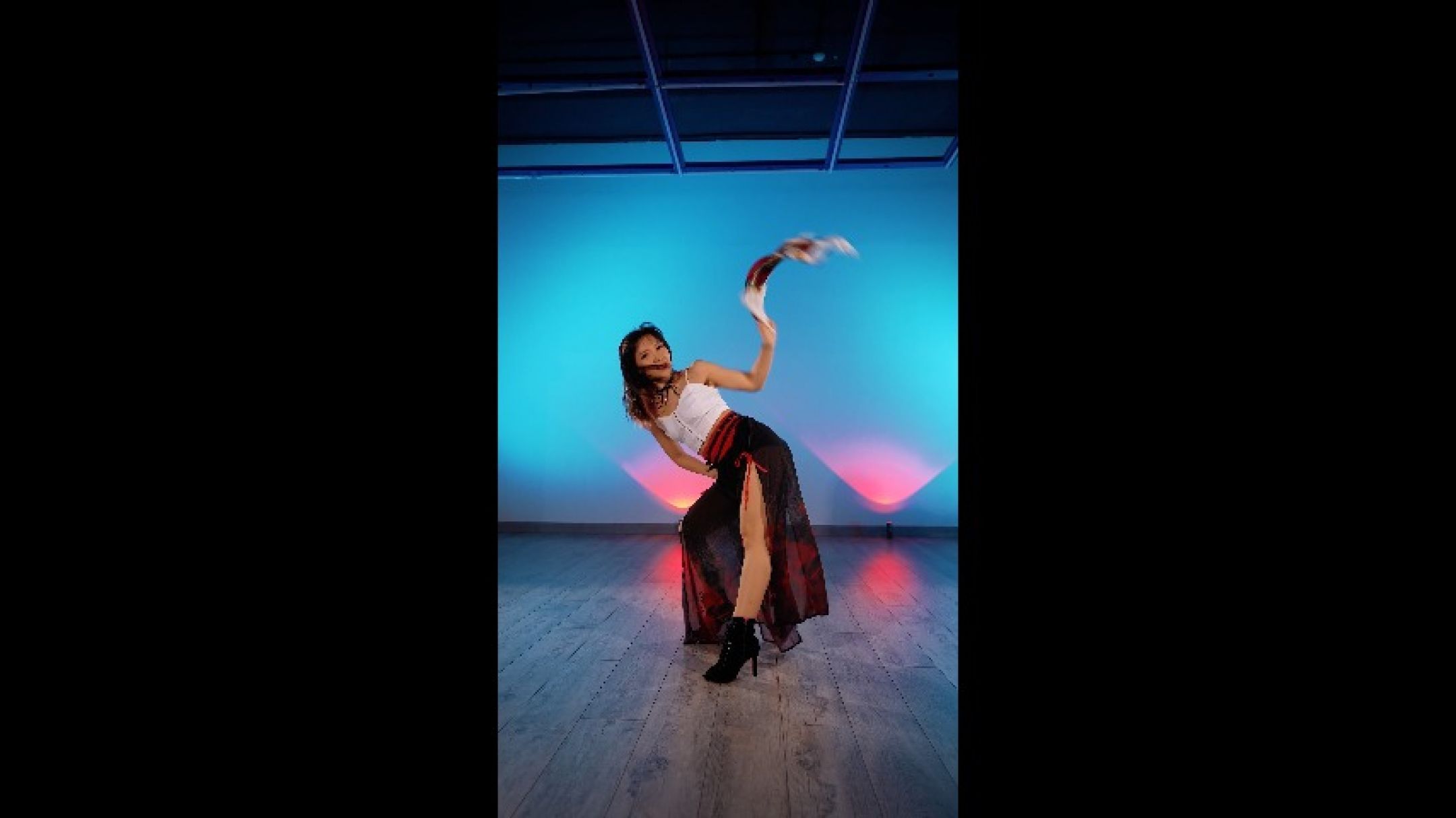 DANCING MODERN FOLK