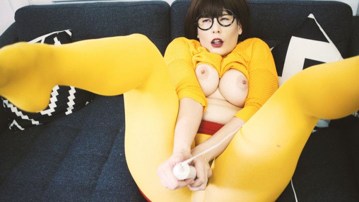 Velma Finds a Sexy Clue - Fan Club