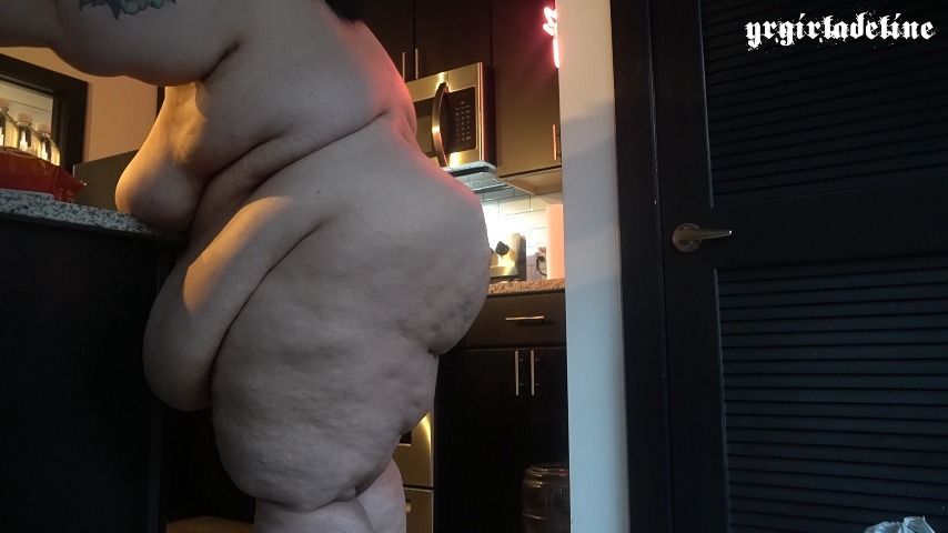 SSBBW Adeline Nude Candid Cleaning