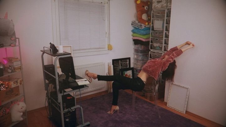 Voyeur cams: belly, whale tail fetish, high heels