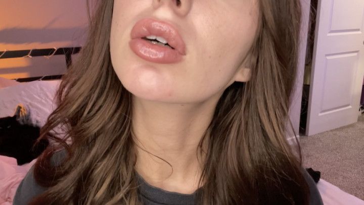 577. Lip Liner And Lip Gloss Worship