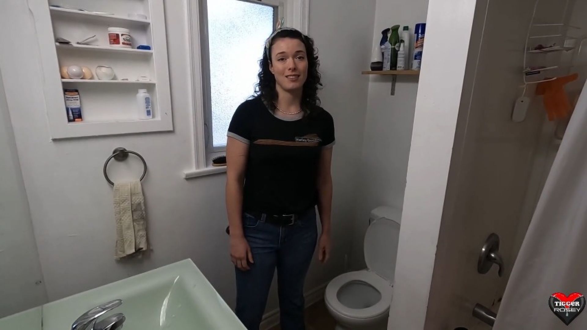 Desperate Girl Needs to Pee