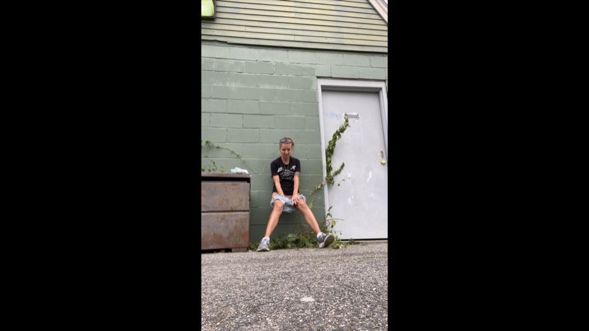 Hazel's Pee Compilation-9